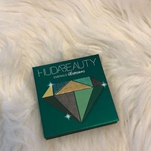 Huda beauty emerald obsessions palette